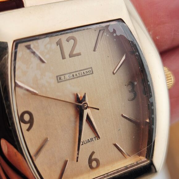 R.J. Graziano Women's Gold Tone Chunky Chain Statement Watch Bold Gaudy RJG-122 - Picture 3 of 7